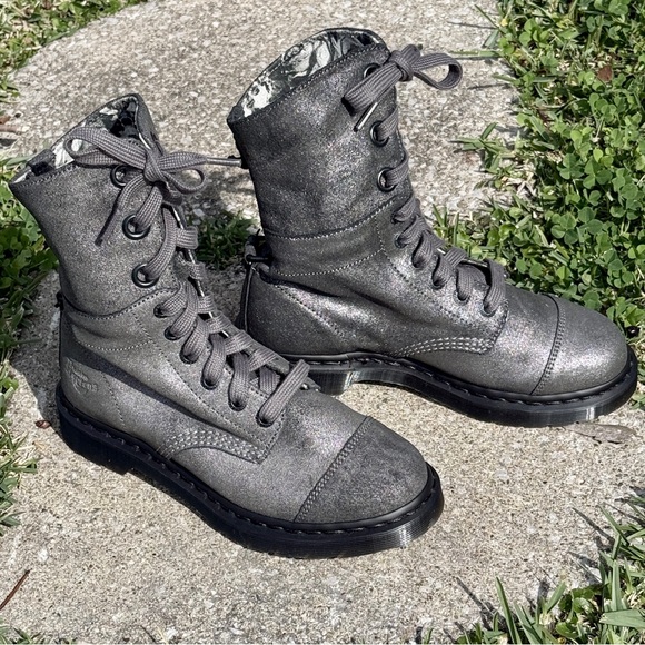 Dr. Martens Aimilie Metallic Combat Boots Skull & Rose Lining Women’s Sz 8 Docs - Picture 4 of 13